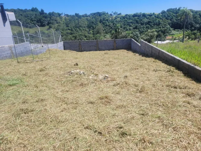 Vende-se terreno em Ibiúna