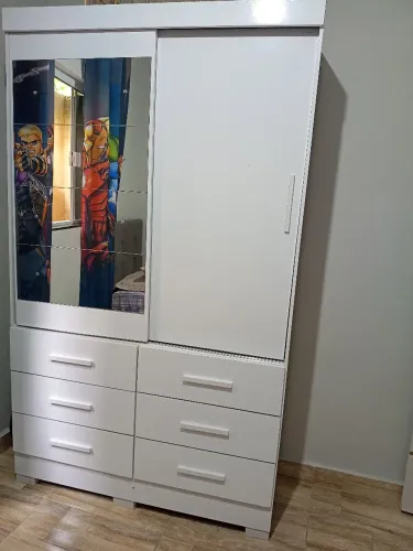 Vendo guarda e cômoda só vendo os dois juntos tá novinho aceito cartão tbm ?