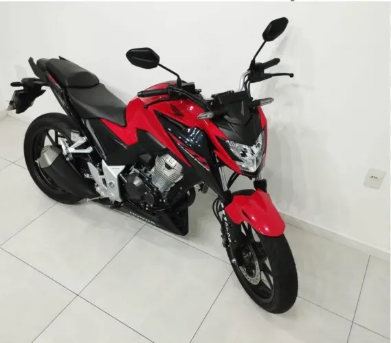 Cb 300 nova moto de garagem