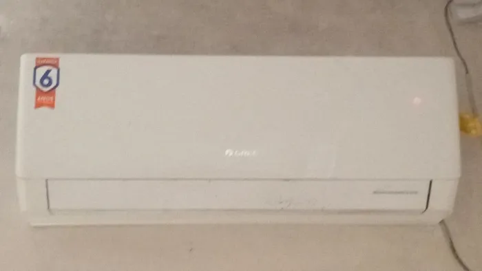 Vendo ar condicionado 9mil bpucom um ano de uso quente e frio