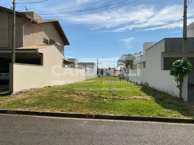 Terreno em condomínio no Bosque São Carlos
