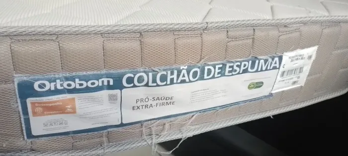 Vendo colchão de espuma solteiro ortobom pro espuma extra forte. R$ 470,00.