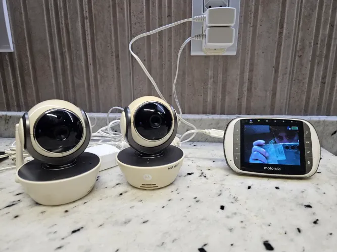 BABÁ ELETRÔNICA MOTOROLA COM 2 CÂMERAS - FUNCIONANDO PERFEITAMENTE