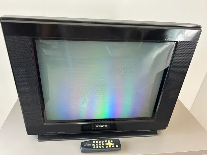 TV 21 Semp Toshiba Ultra Slim com controle - liga, imagem distorcida - barata