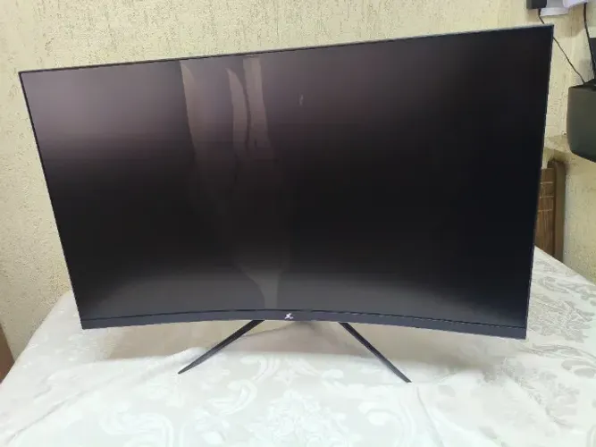Monitor Gamer Superframe 32 FHD Curvo Precision Ultra com Tela danificada