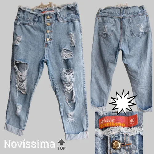 Calça jeans corsário desfiada