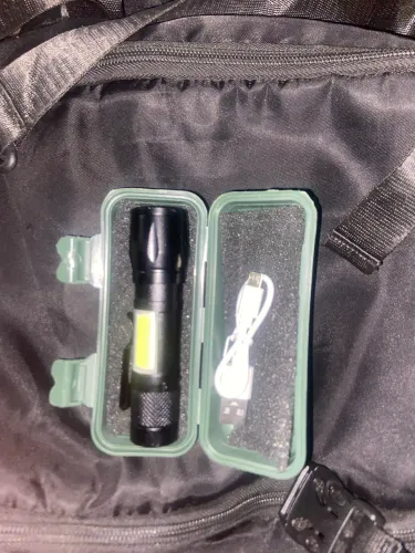 Mini Lanterna Tática Recarregável USB com LED XPE e COB.