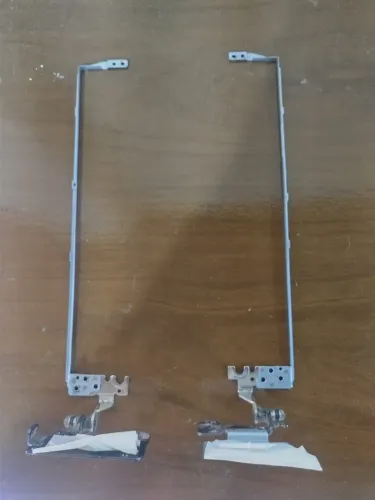 Par de dobradiças originais da tela para notebooks Acer E5-571-52ZK.