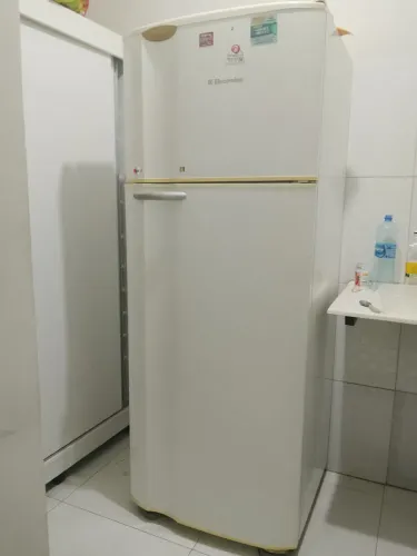 Vende-se geladeira