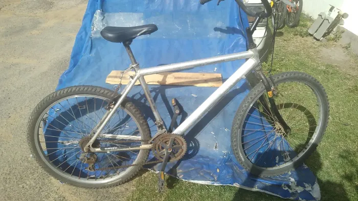 Vendo bicicleta aro 26 com quadro de alumínio tratar Sergio *