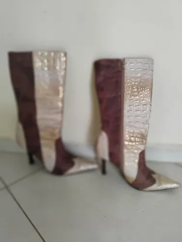 VENDO 1 BOTA FEMININA COURO