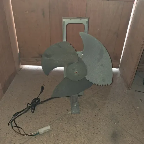 Ventilador ou exaustor  para cabine de pintura ou usar como ventilador.  Industrial. 