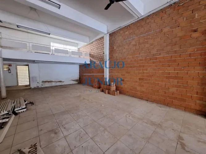 Salão Comercial para Locação no Centro de Americana-SP: 2 Salas, 2 Banheiros, 153m².