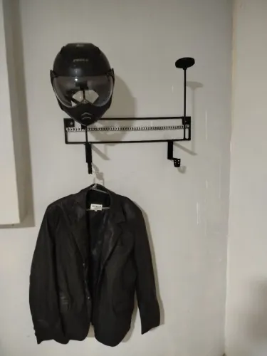 Suporte para capacete de moto