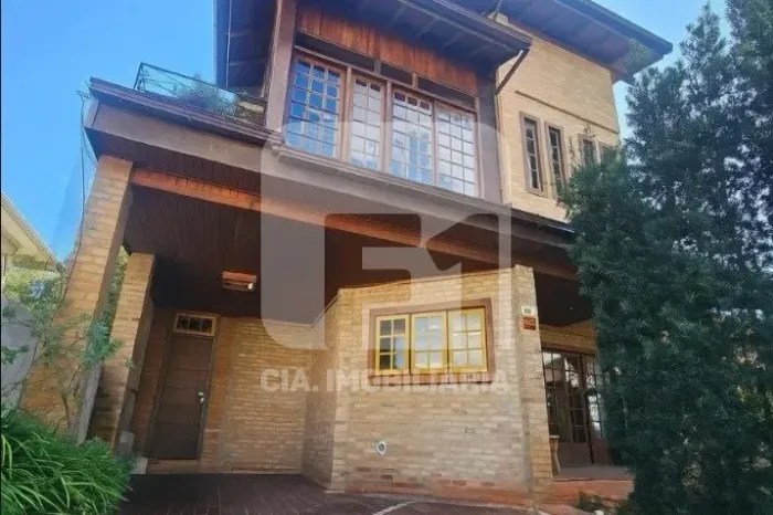 Casa de 3 suítes à venda no Sambaqui
