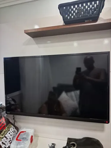 Tv TOSHIBA LED 41" (não é smart)