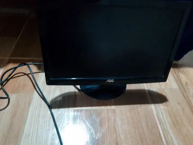 Monitor pintado antiga usado para Windows 7 funciona 100%