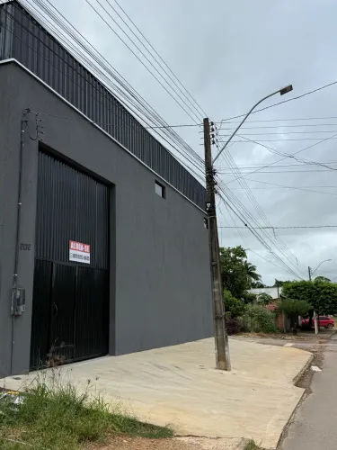 Aluga-se galpão comercial 