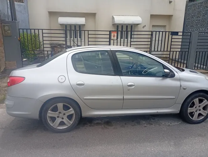 Peugeot 207 Sedan Passion XS 1.6 Flex 16V 4P 2010