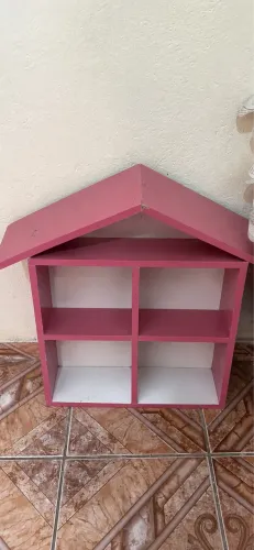 Vendo Casinha de madeira na cor rosa