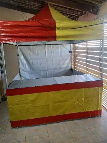 Tenda sanfonadada 2×2 balcão e saia 