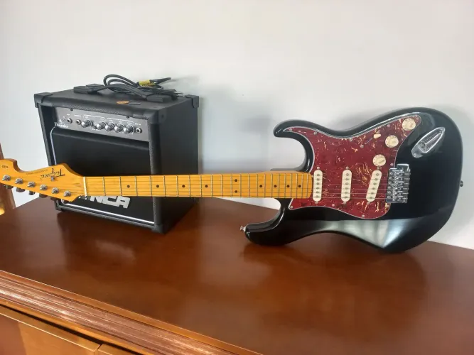 Vende-se GUITARRA TAGIMA e kit musical completo