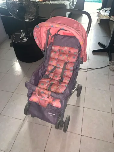 Carrinho de Passear Voyage Luck rosa com cinza