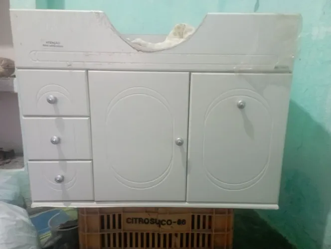 Vendo armário de banheiro e um tanque de lavar roupa 500 reais