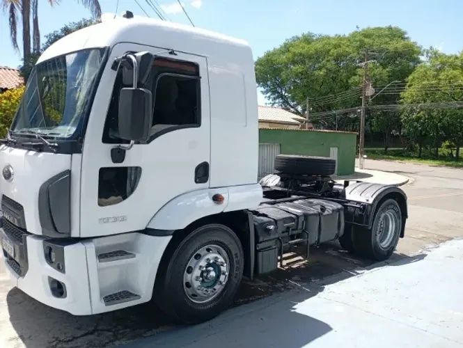 Ford Cargo 1933 ano 2014 impecavel