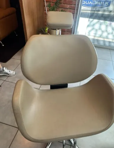 Cadeira de Salão/Barbearia Profissional Van de Velde ( Hidráulica & Reclináveis) .