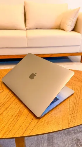 MacBook Pro 13'' com touch bar 16gb RAM