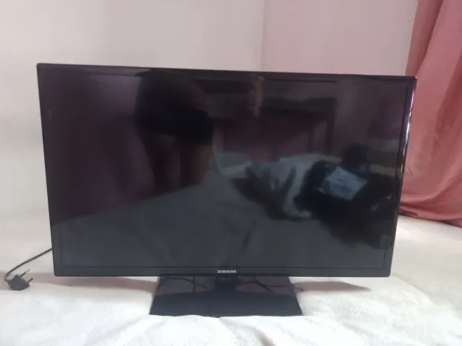 Tv Samsung 28 polegadas quebrada