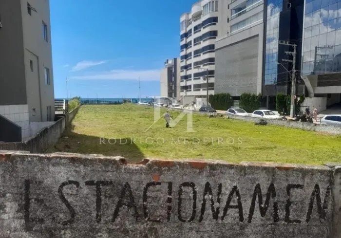 Terreno com vista para o mar na Rua 205 em Itapema