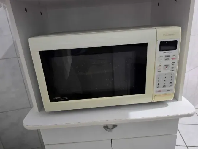 Micro ondas Panasonic + armário dedicado