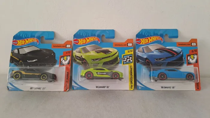 MT 3 Camaro Hot Wheels '18 SS Azul + Verde + 2017 Camaro ZL1 Novos e Lacrados