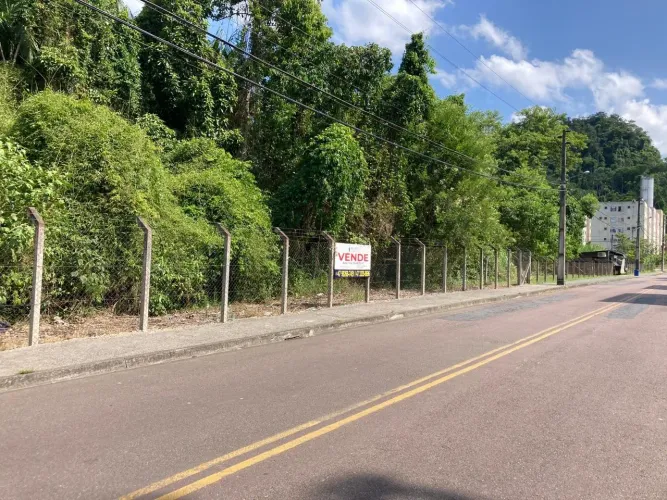 ÓTIMO TERRENO - PASSO MANSO Área de 13.492,82 m², com topografia totalmente plana. Ideal p