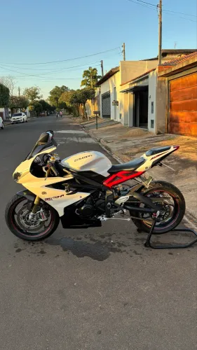 TRIUMPH DAYTONA 675r 2014