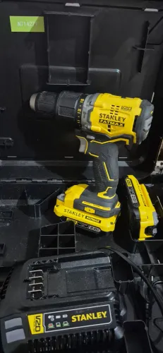 Parafusadeira Stanley fatmax v20 brushless com 2 baterias e carregador