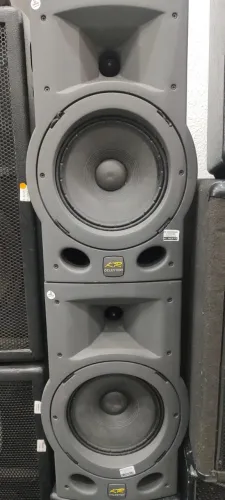 PAR DE CAIXAS CELESTION  KR10 200WTS 8 OHMS usadas em otimo estado 