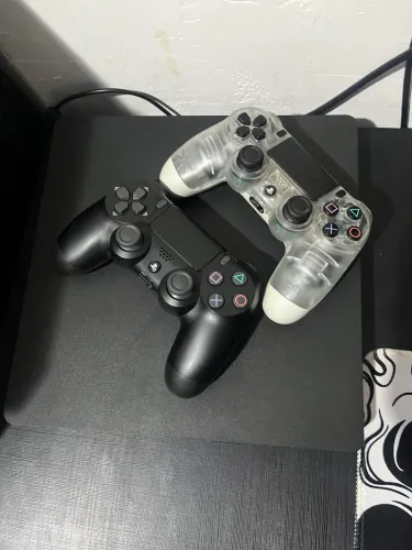 Ps4 slim 2 controles e 6 jogos