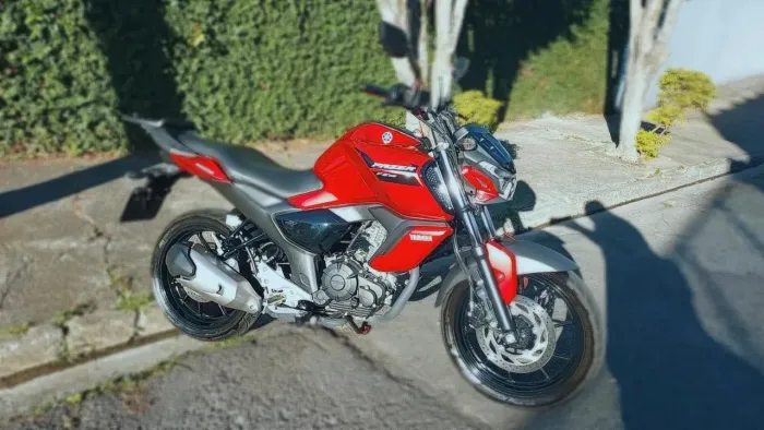 Moto em ótimo estado de conservação para pessoas exigentes