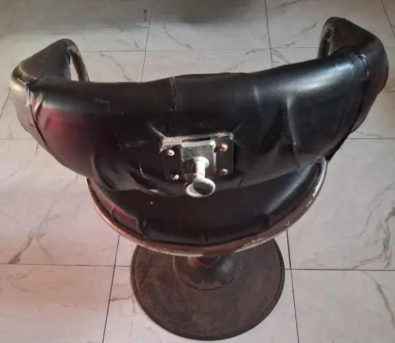 Cadeira para Salão de Beleza.Bom funcionamento.