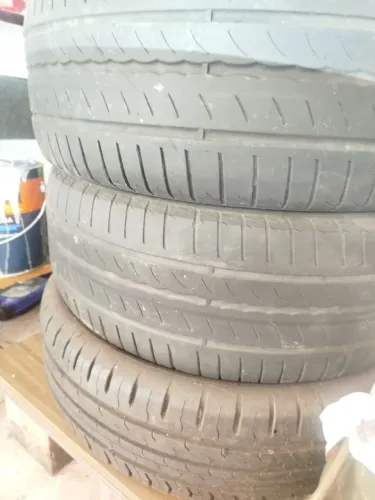 Vendo 4 pneus brigtone,sendo 2. 195/55/16 e outro 205/65/16