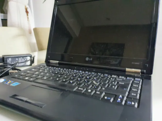 Notebook LG R480-3500 3GB HD 320GB Intel Pentium Dual Core T4400 Windows 7