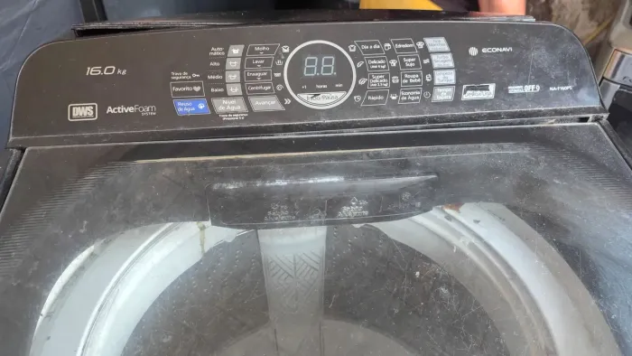Vende se máquina de lavar com defeito