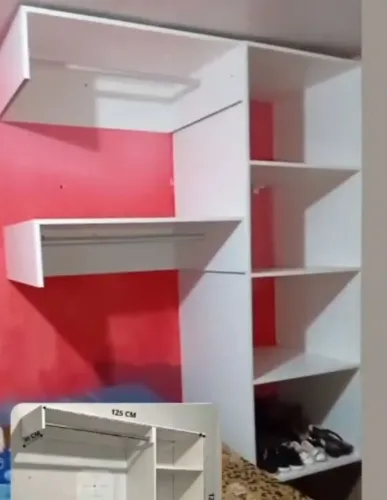Guarda roupa aberto