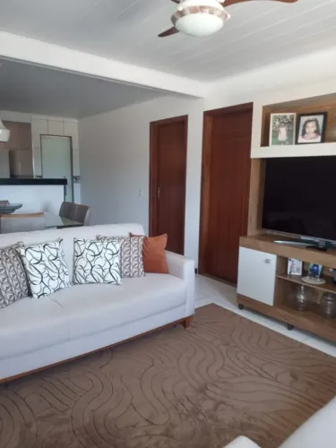 Oportunidade em Cachoeiro de Itapemirim: 02 Casas + Terraço Gourmet por R$ 450 mil!