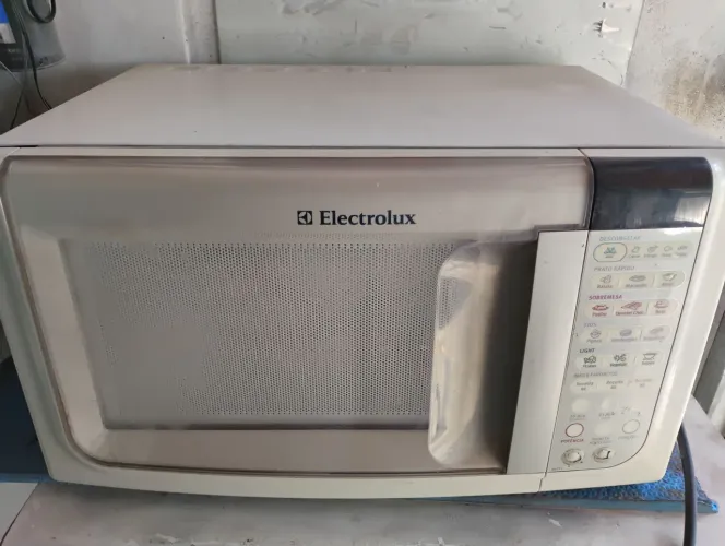 Microondas Electrolux MEF 33 completo conservado funcionando perfeitamente