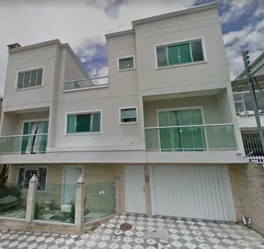 Casa 2 Andares e 5 Quartos no bairro Nações Balneário Camboriú