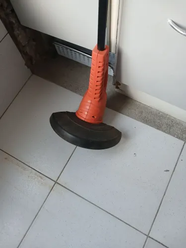 Aparador de grama bipartido tramontina novo.